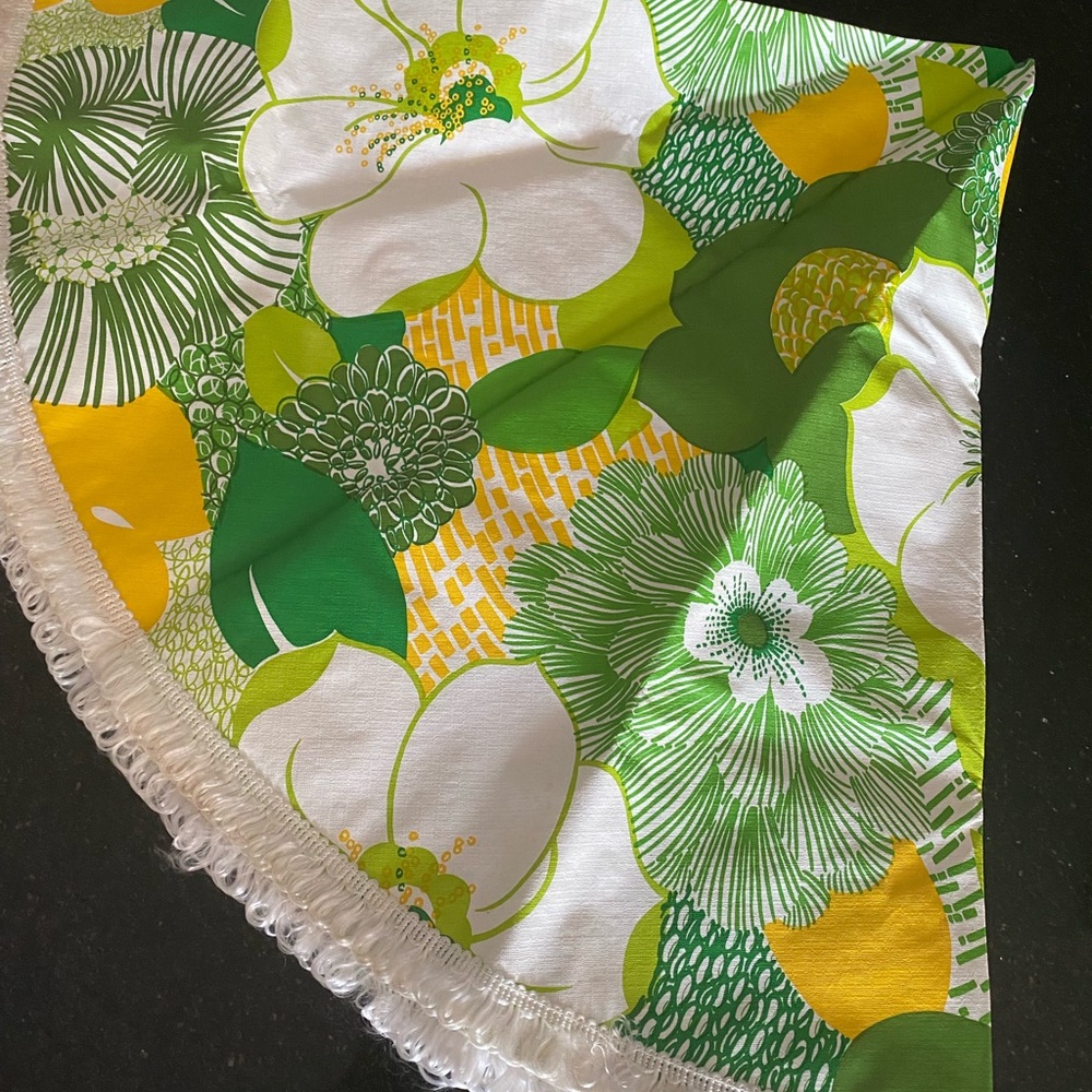 SOLD!! Vintage Retro Atomic Vinyl Outdoor Garden Table Cloth